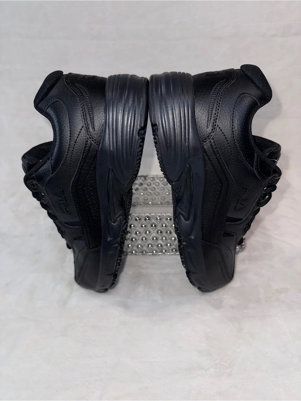 Fila Men's 9.5, Women’s 11, Black Athletic memory Workshift SR Trainer Shoes